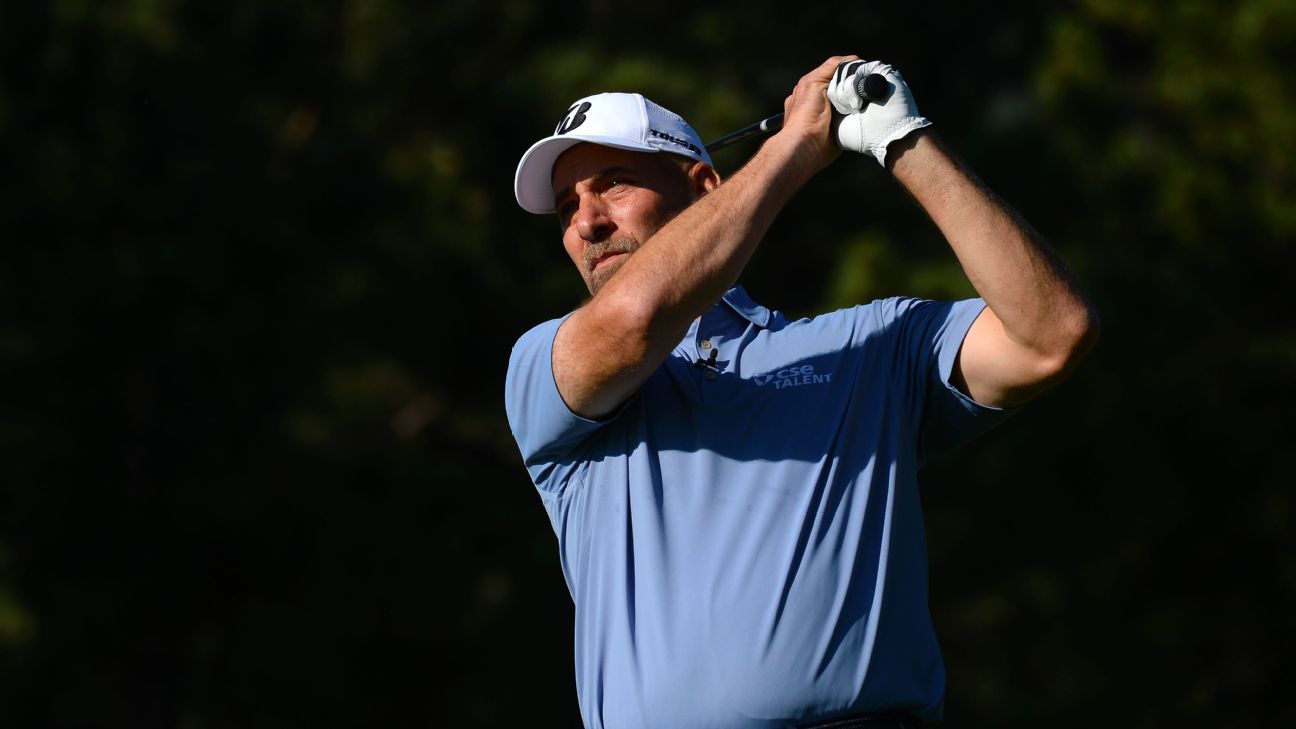 Smoltz struggles, Kelly shines at US Senior Open