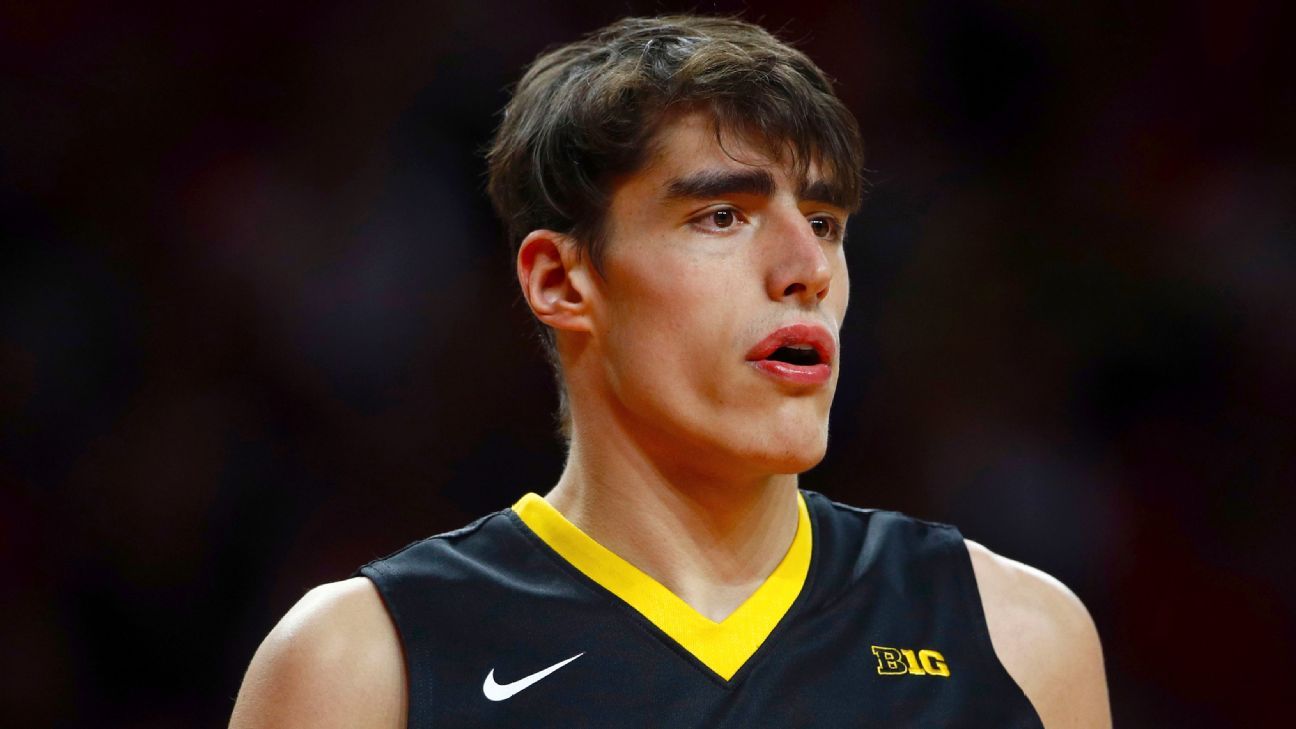 Iowa center Luka Garza aiming for opener after cyst removed