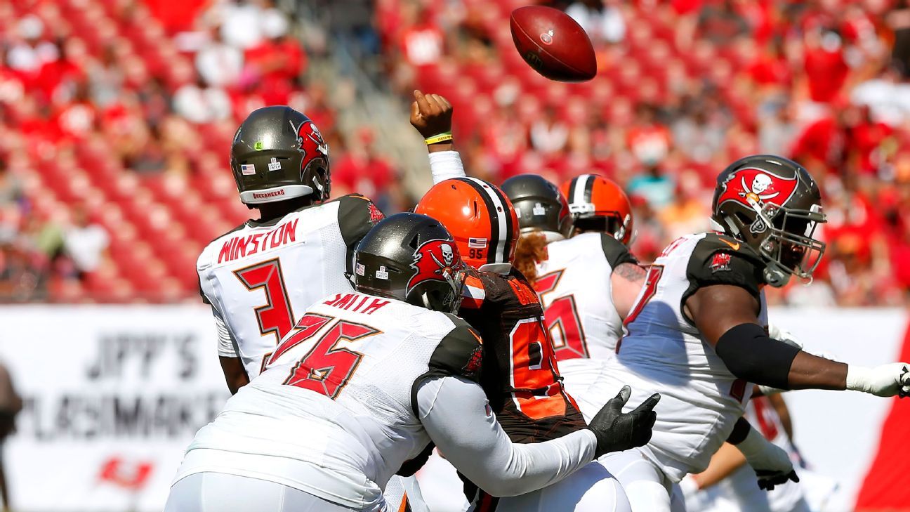 Jameis Winston Takes Over for Ryan Fitzpatrick for Bucs, Throws Immediate  Interception