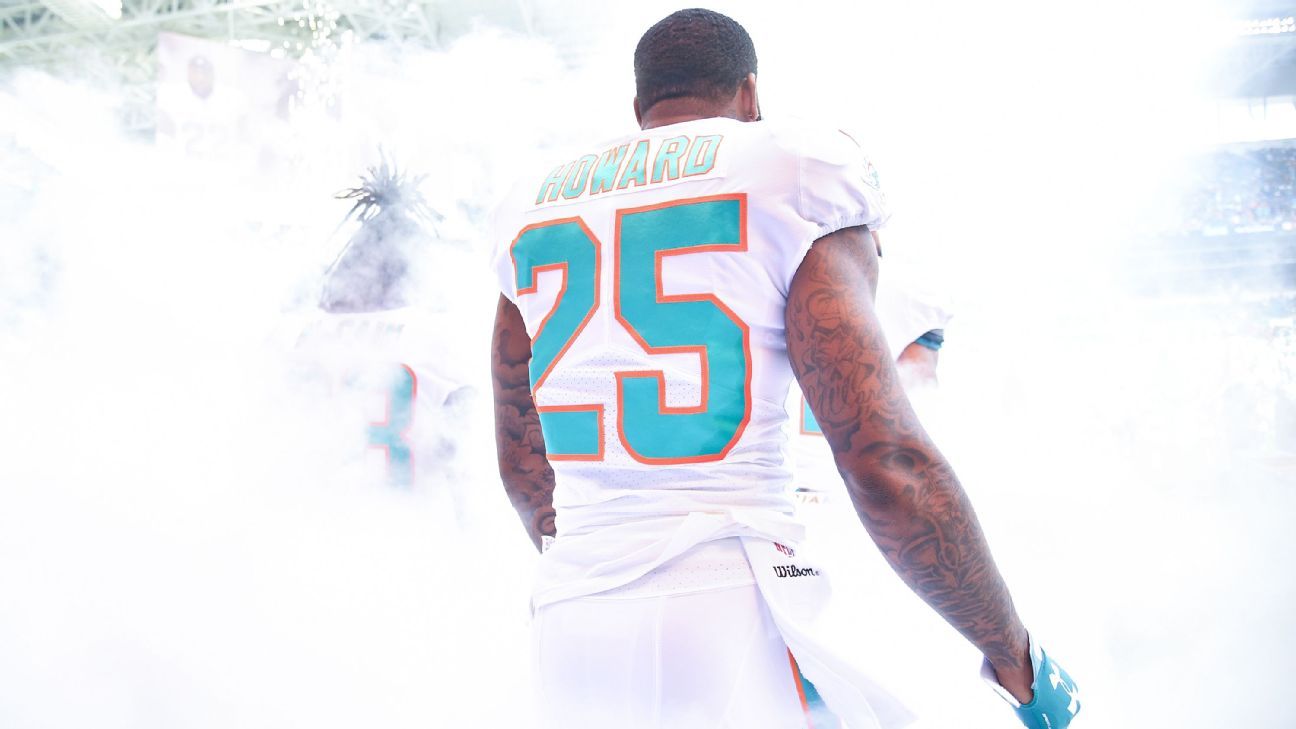 Dolphins' Xavien Howard travels separate from team to Detroit