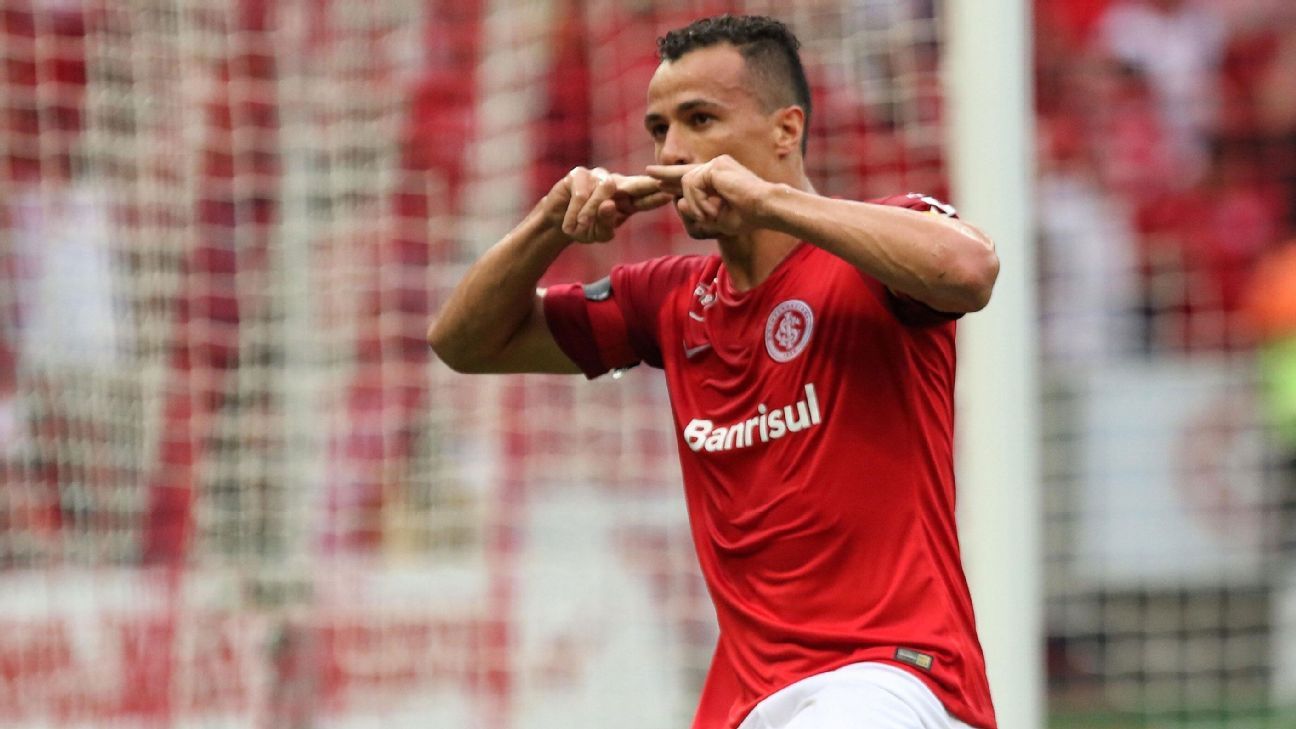 LEMBRA DELE? Ex-jogador do Cruzeiro revela aposentadoria aos 35 anos