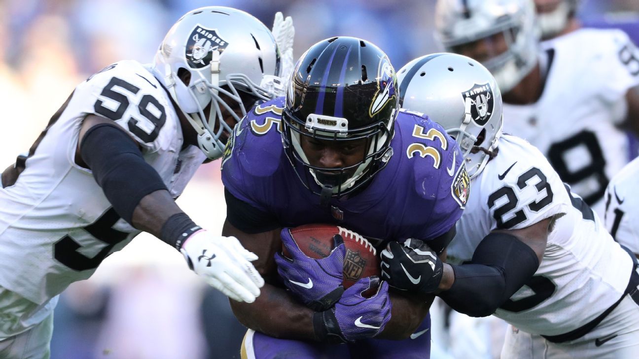 Philadelphia, PA, USA. 18th Oct, 2020. October 18, 2020: Baltimore running  back Gus Edwards rushes for a touchdown during the NFL football matchup  between the Baltimore Ravens and the Philadelphia Eagles at