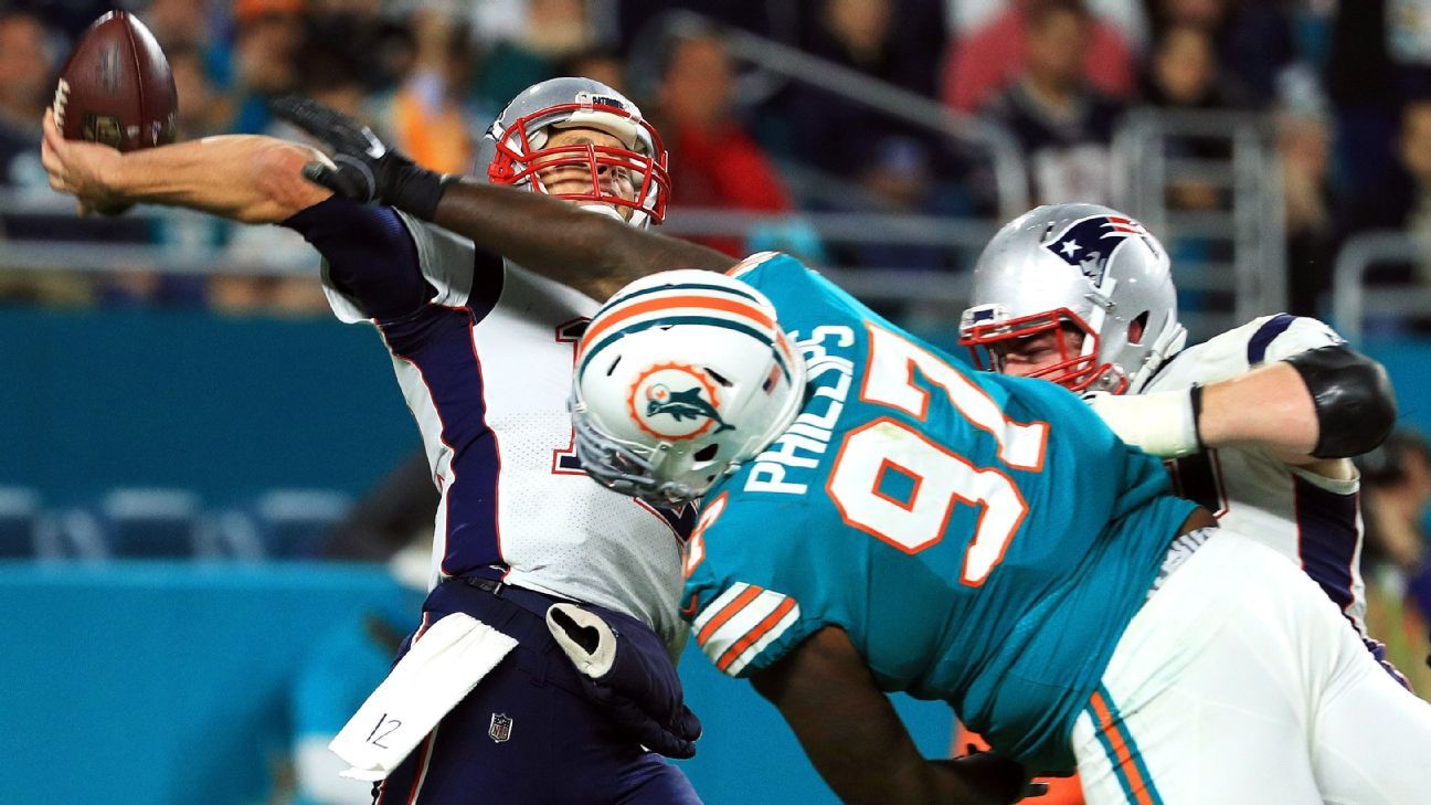 Brady intercepted twice as Dolphins beat Pats, 27-20