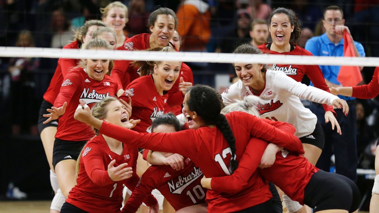 Nebraska beats Illinois with huge comeback to set up volleyball final
