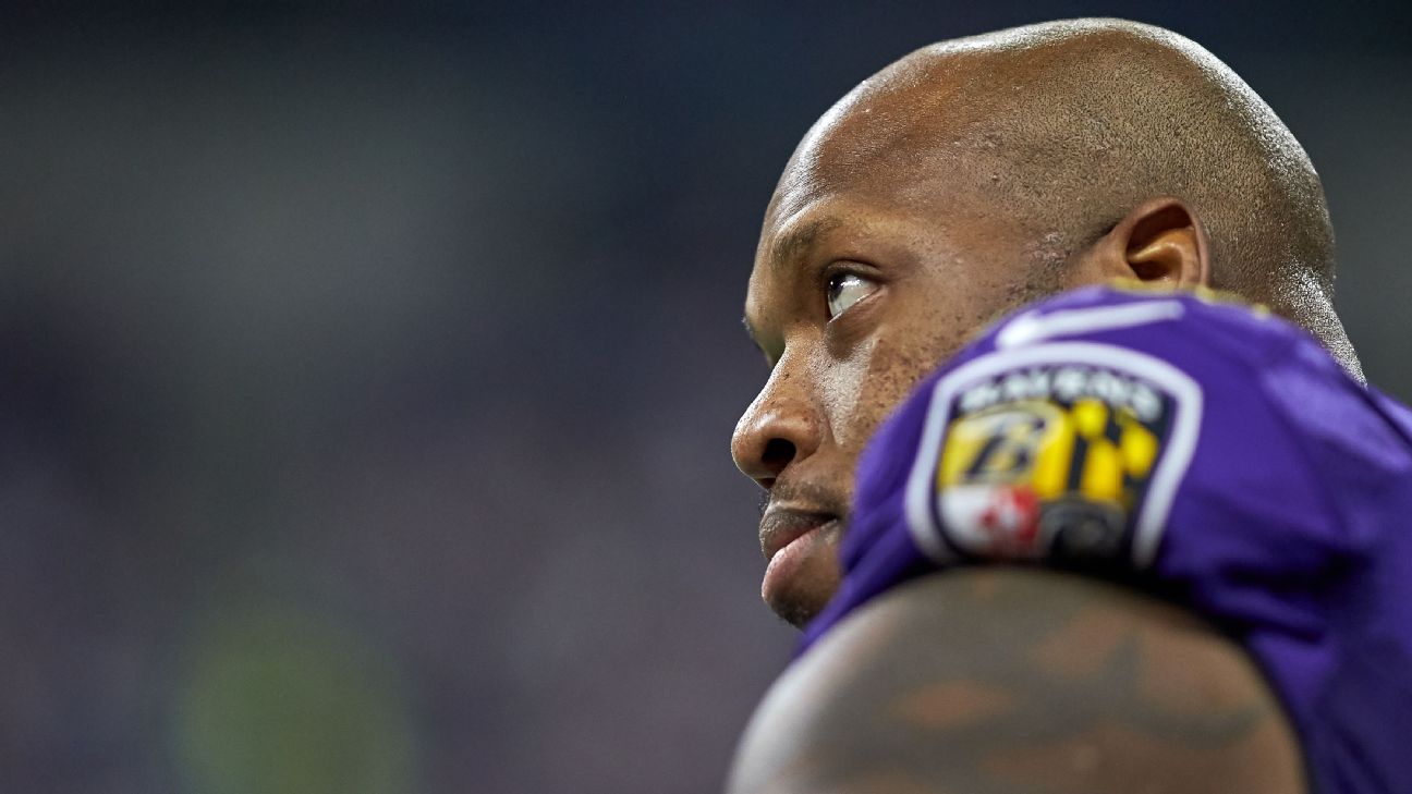 Chiefs claim pass-rusher Terrell Suggs off waivers