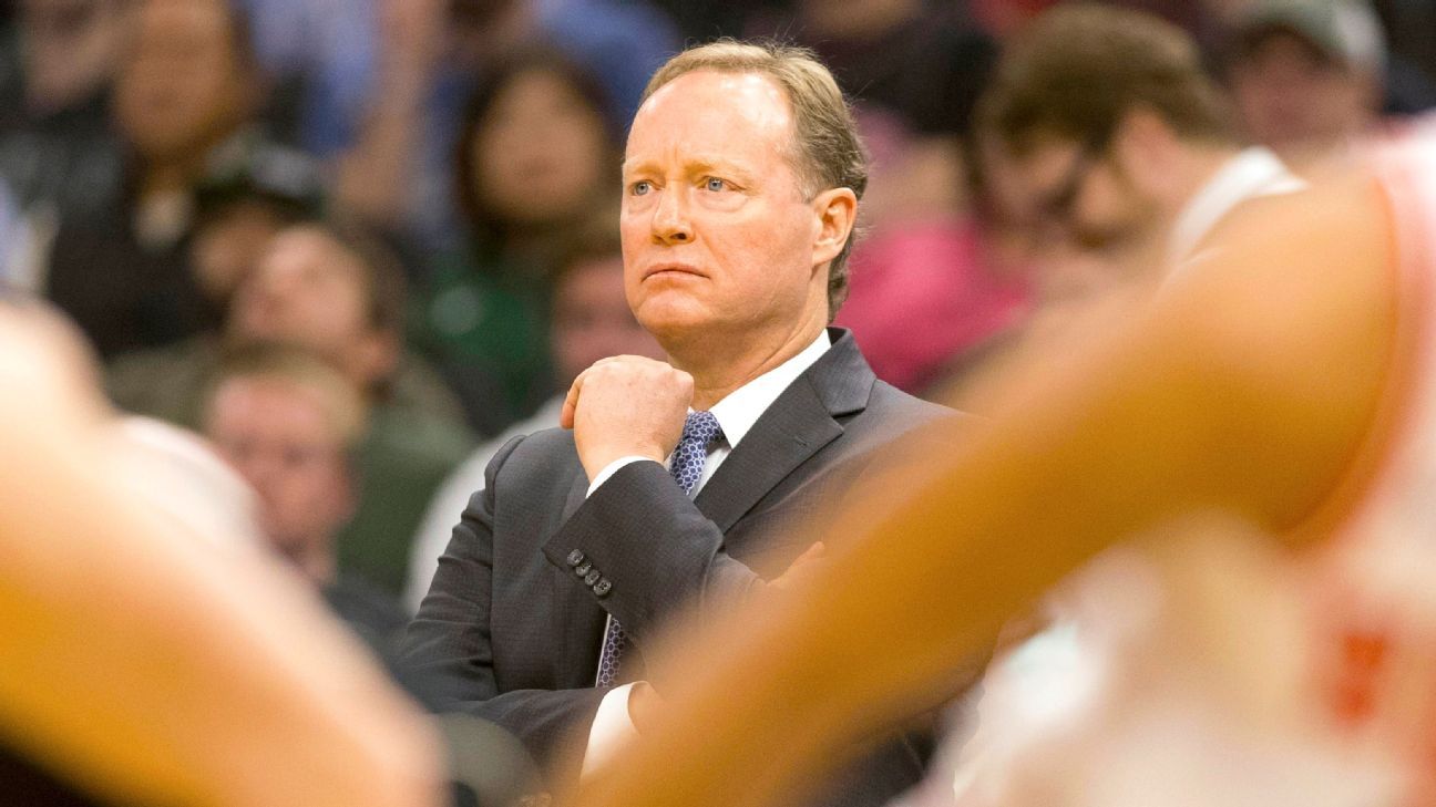 Mike Budenholzer adalah target kepelatihan utama Suns, kata sumber