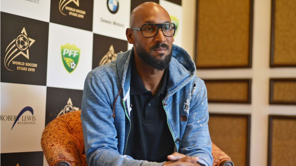 Duelo do Inglês tem empate e comemoração antissemita de Anelka