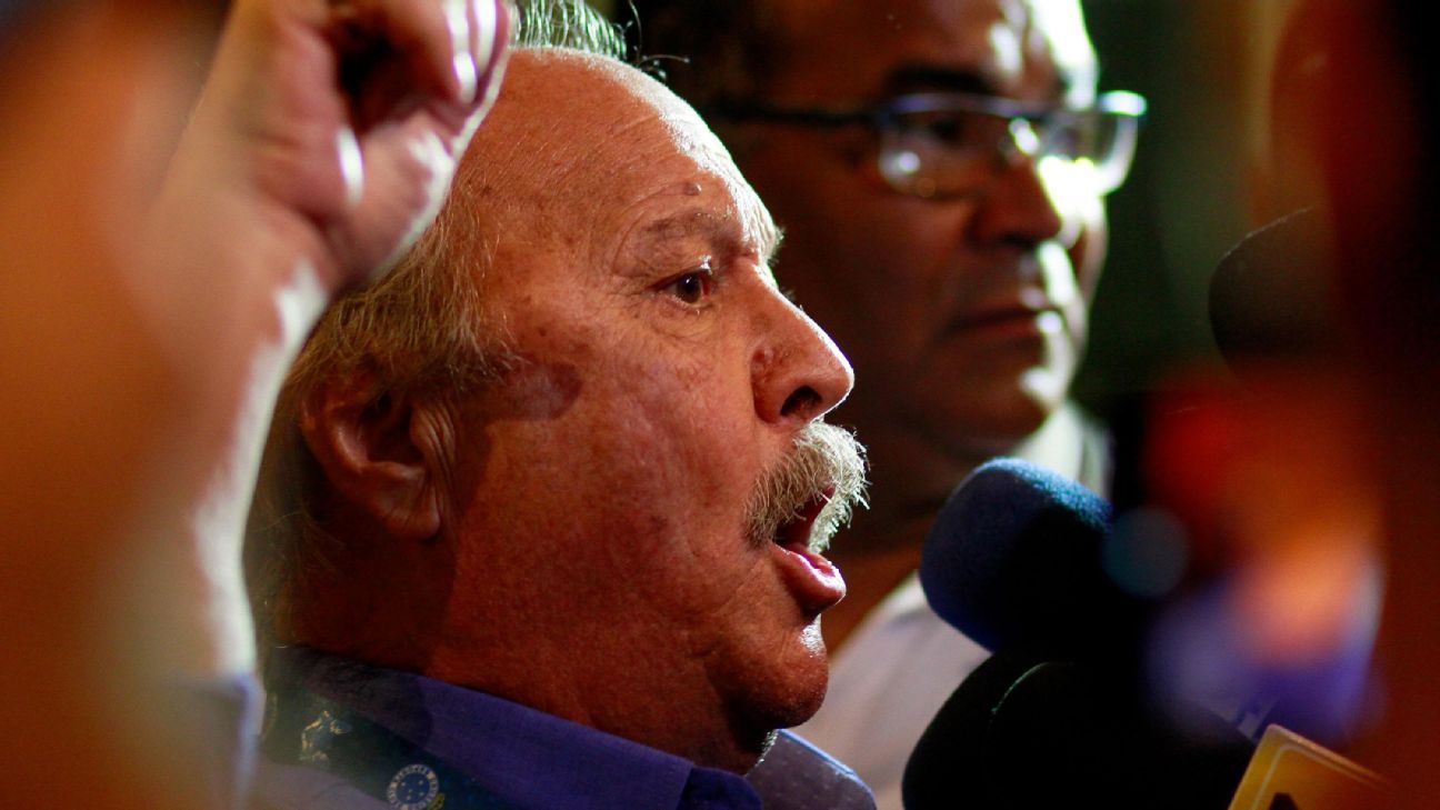 Presidente Do Cruzeiro Diz Que Esta Ficando Pobre No Clube E Se Compara A Hit De Zeca Pagodinho No Bagaco Da Laranja compara a hit de zeca pagodinho