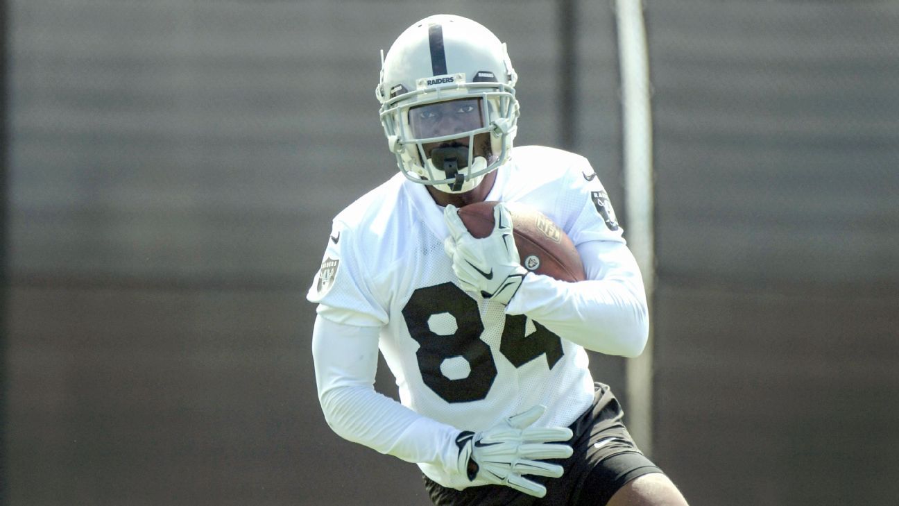 Antonio Brown Practicing In Certified Helmet