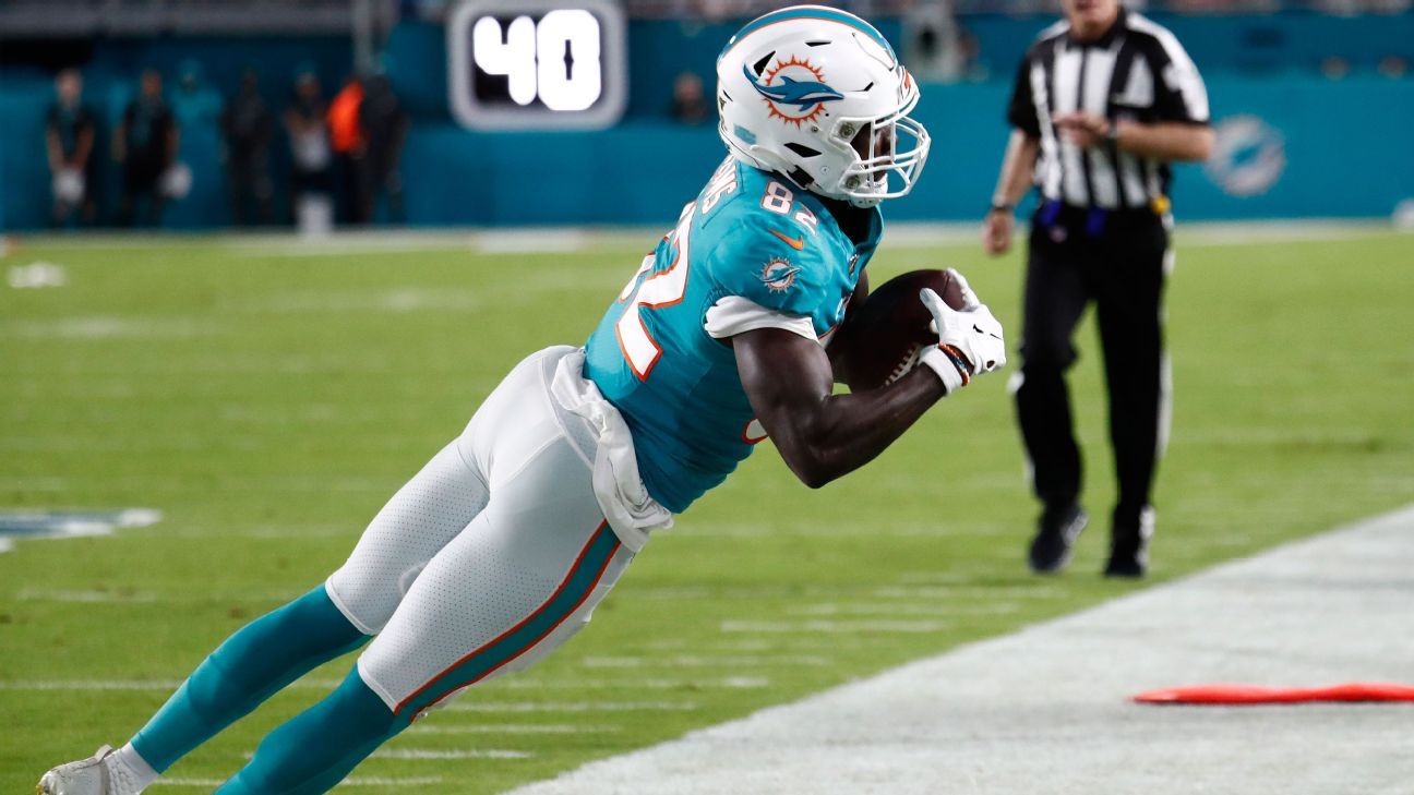 Hollywood Collectibles - PRESTON WILLIAMS PUBLIC AUTOGRAPH SIGNING!  Hollywood Collectibles is proud to announce a public autograph signing with Miami  Dolphins rookie wide receiver, PRESTON WILLIAMS! Saturday ~ September 28,  2019 ~