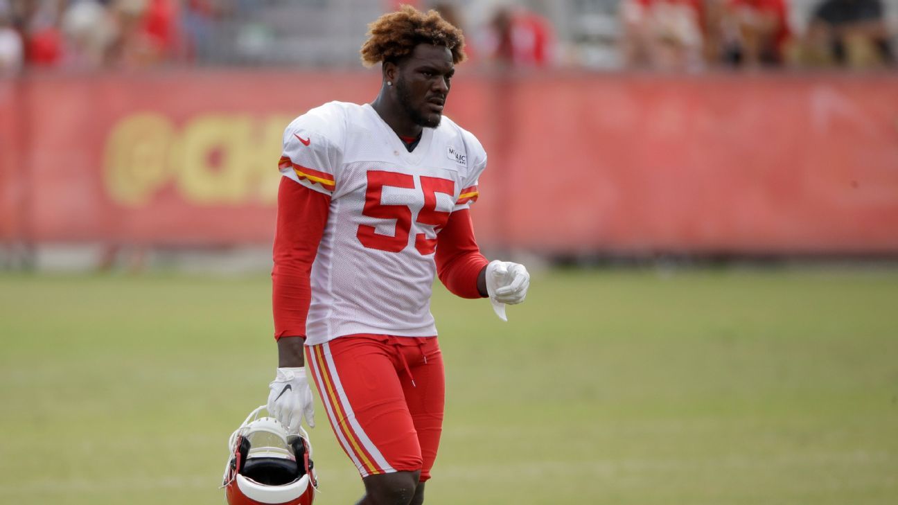 Frank Clark de Chiefs es acusado de posesión de armas