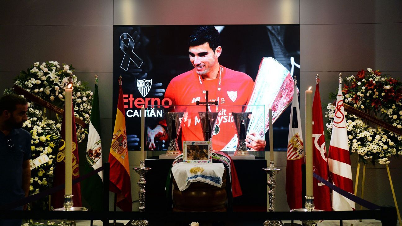 Emilio Butrageuno durning Funeral of the Footballer Jose Antonio Reyes in  Seville, June