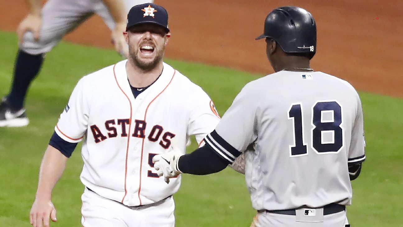 Astros' Ryan Pressly appears to reinjure knee on only pitch