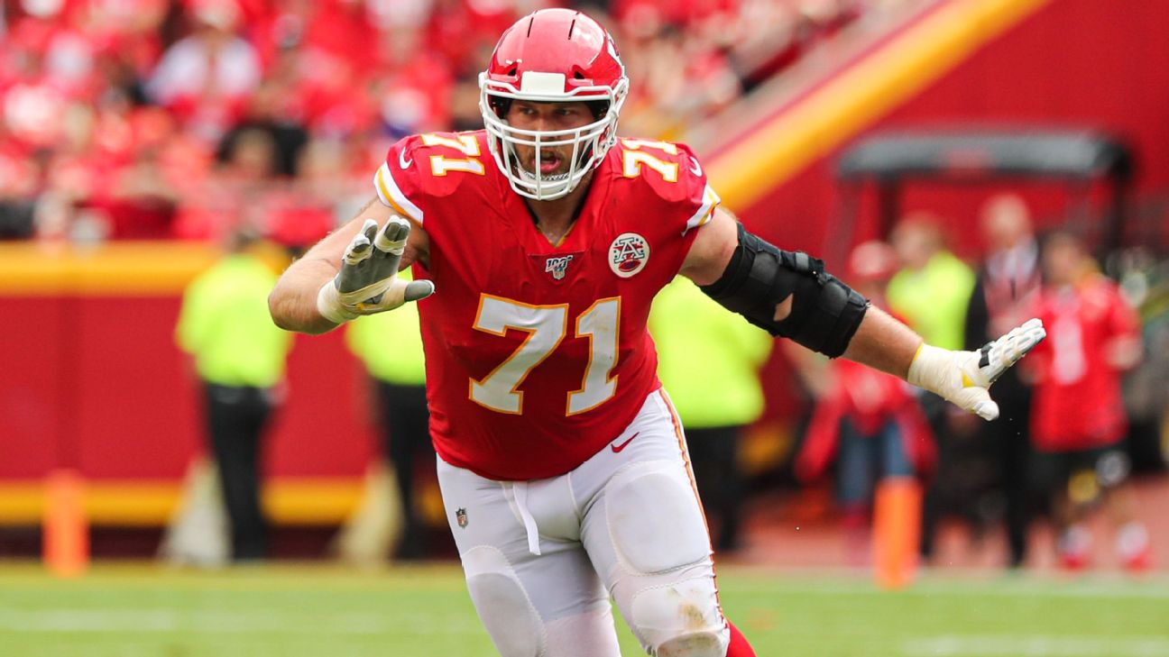 Chiefs' top lineman Schwartz forced out of Bills game due to back injury