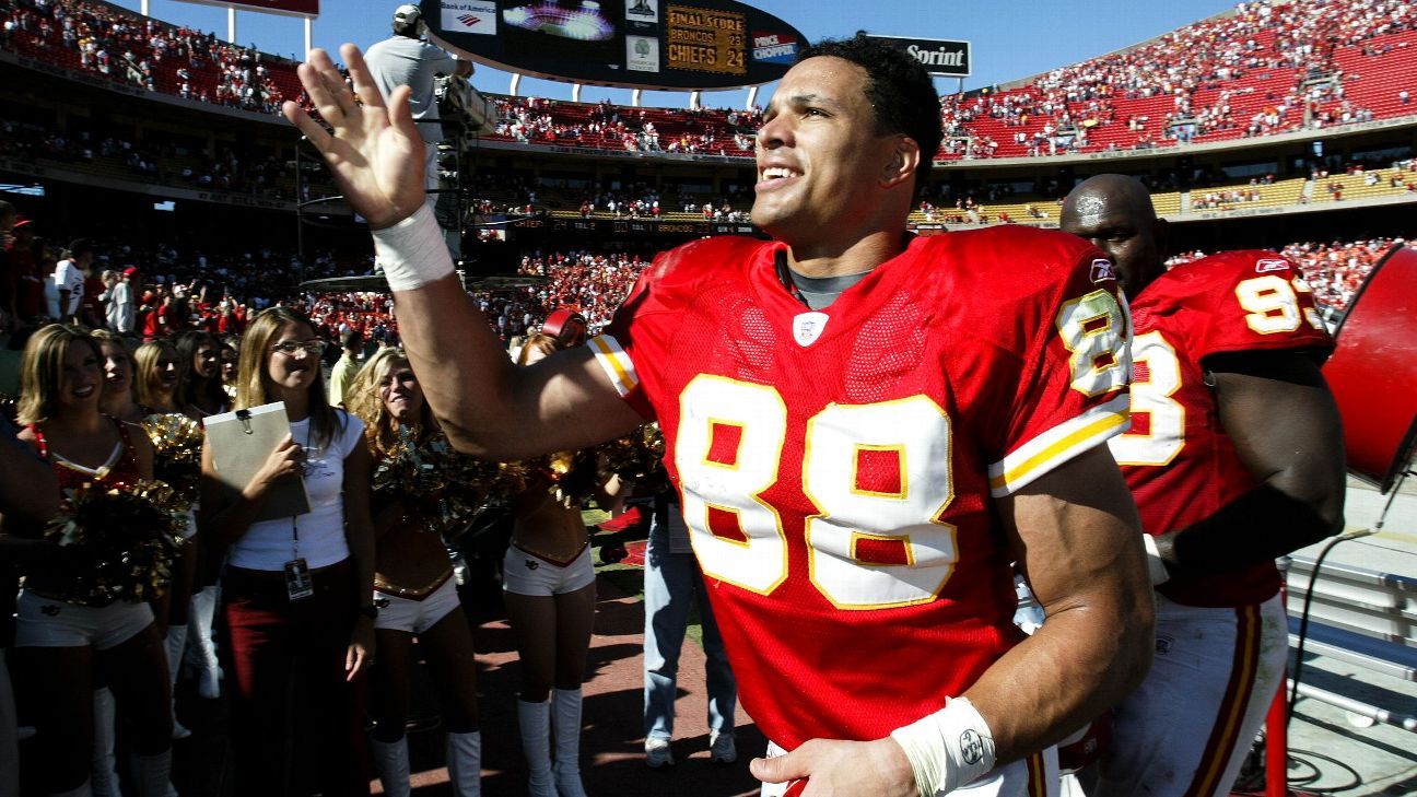 Why are you playing football?' How Tony Gonzalez changed perceptions - ESPN
