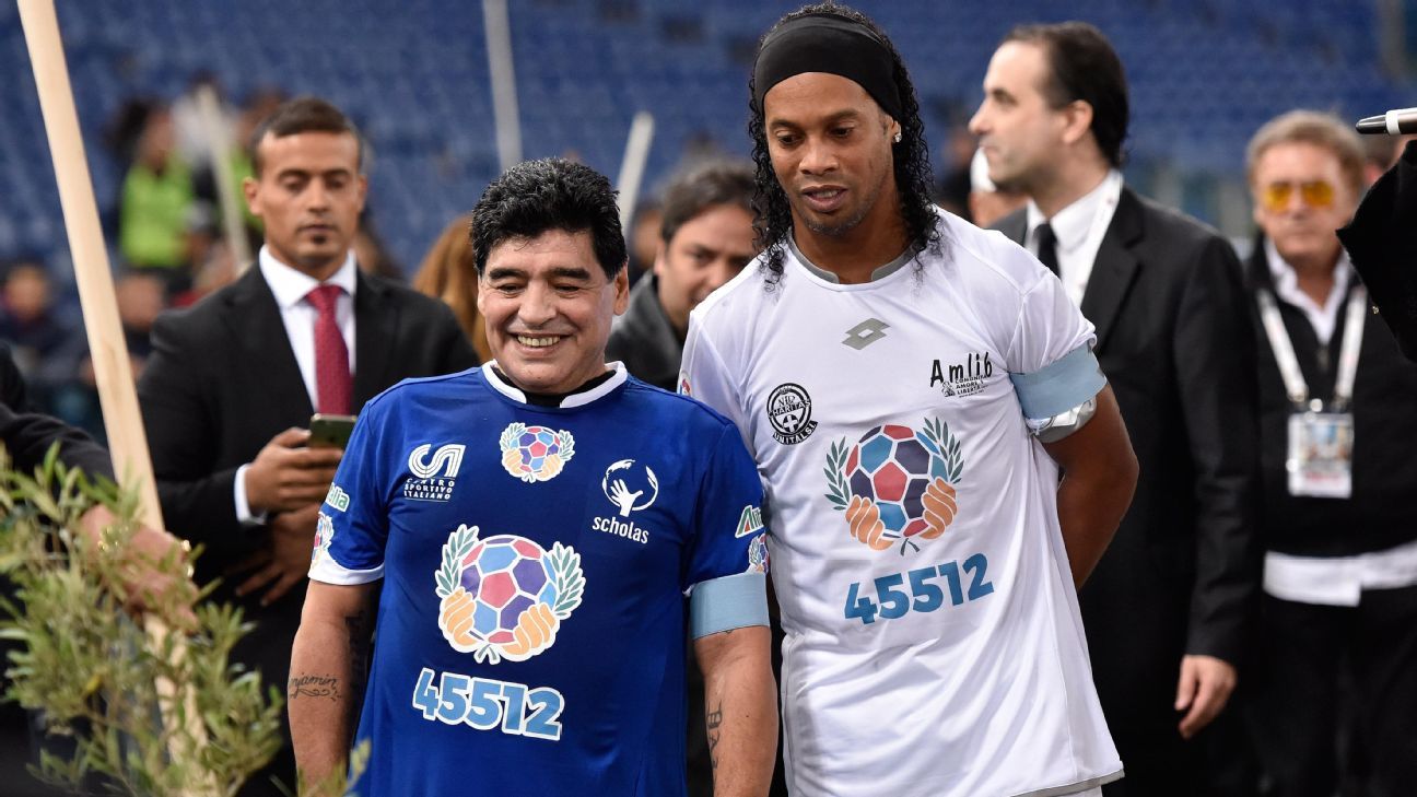 Barcelona presta homenagem a Ronaldinho Gaúcho