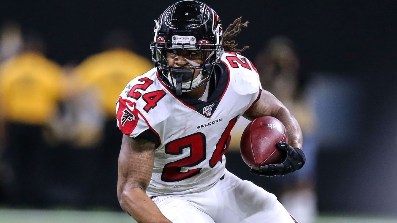 Devonta Freeman.ready!  Devonta freeman, Football helmets