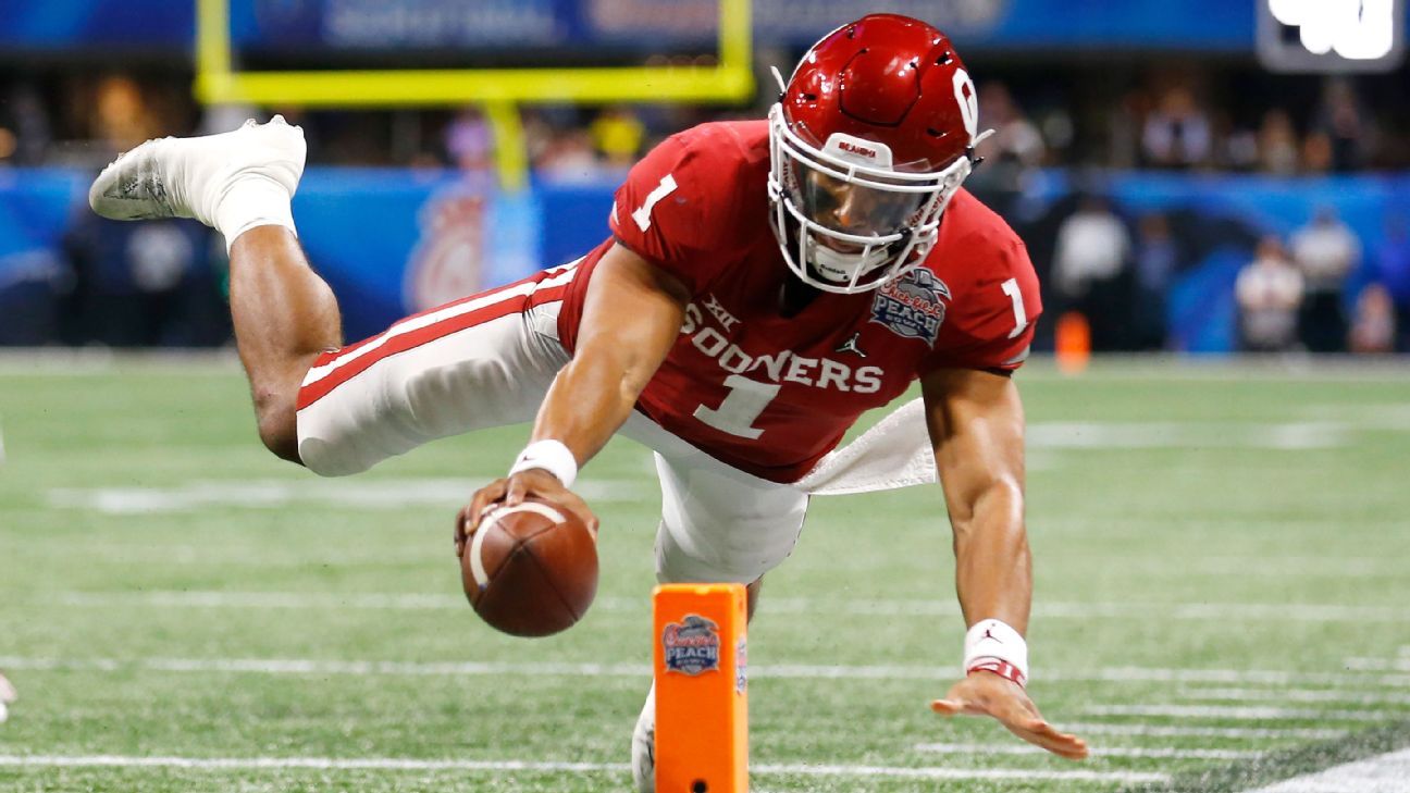 Utah State defender ejected for vicious helmet-to-helmet hit