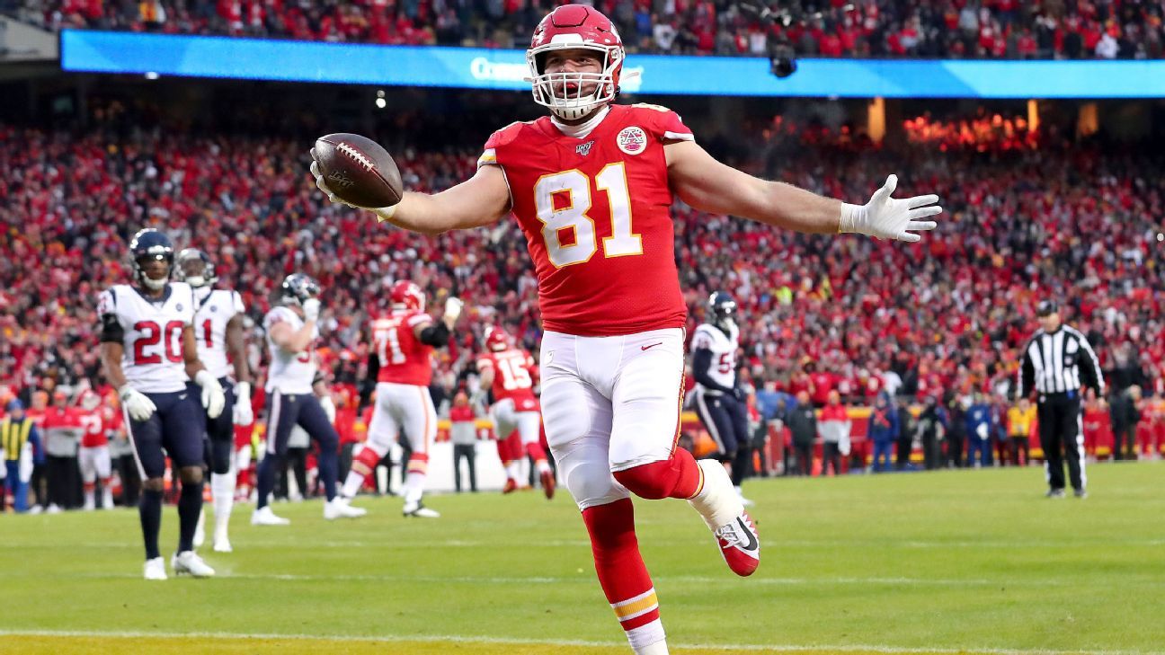 Chiefs TE Bell out after surgery for 'unusual' hip injury