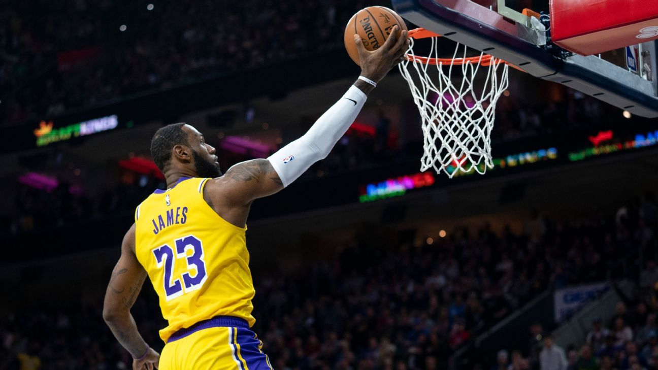 LeBron James puts on a show as Kobe Bryant sits courtside