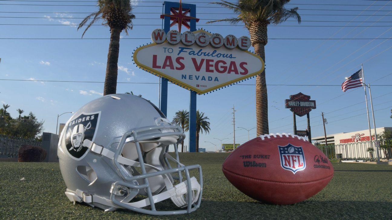 Raiders Rookie Johnathan Abram Surprises Trash-Talking NFL Fans