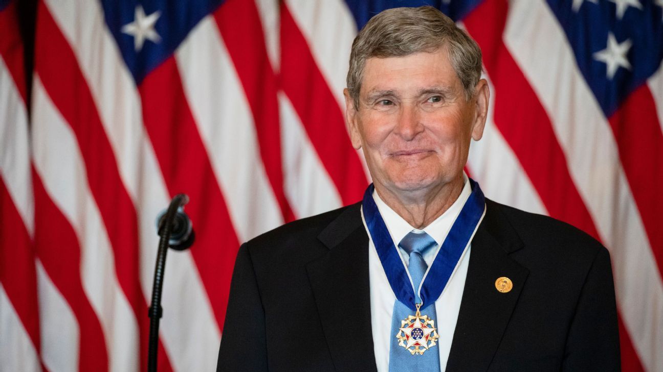 Former track phenom Jim Ryun receives Presidential Medal of Freedom ESPN