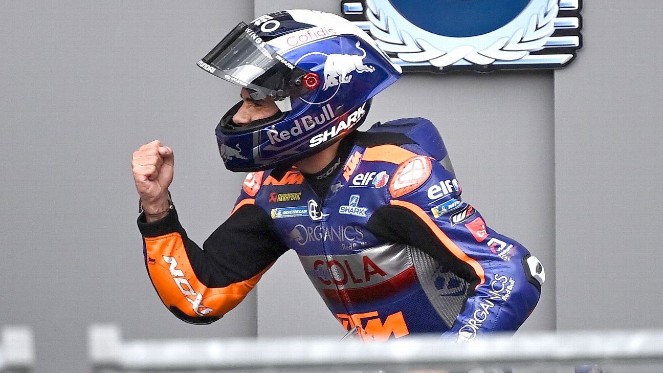 
                  Oliveira wins in Portugal to close MotoGP season