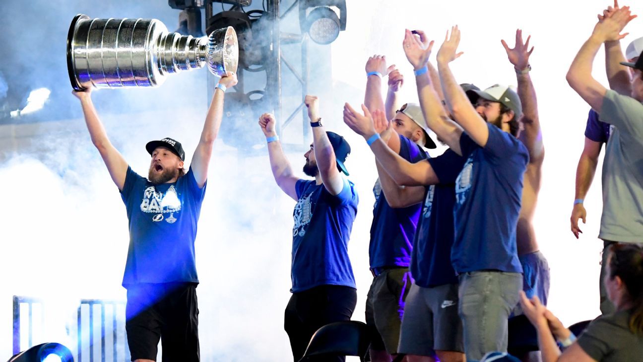 Tampa Bay Lightning celebrate Stanley Cup with boat parade ...