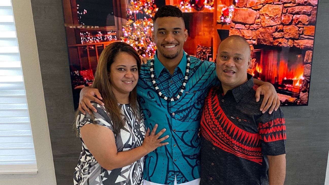 Maryland quarterback Taulia Tagovailoa poses for a photo with his father  Galu, right and mother, Diane after his team's 20-17 win over Illinois  after an NCAA college football game Saturday, Sept. 18