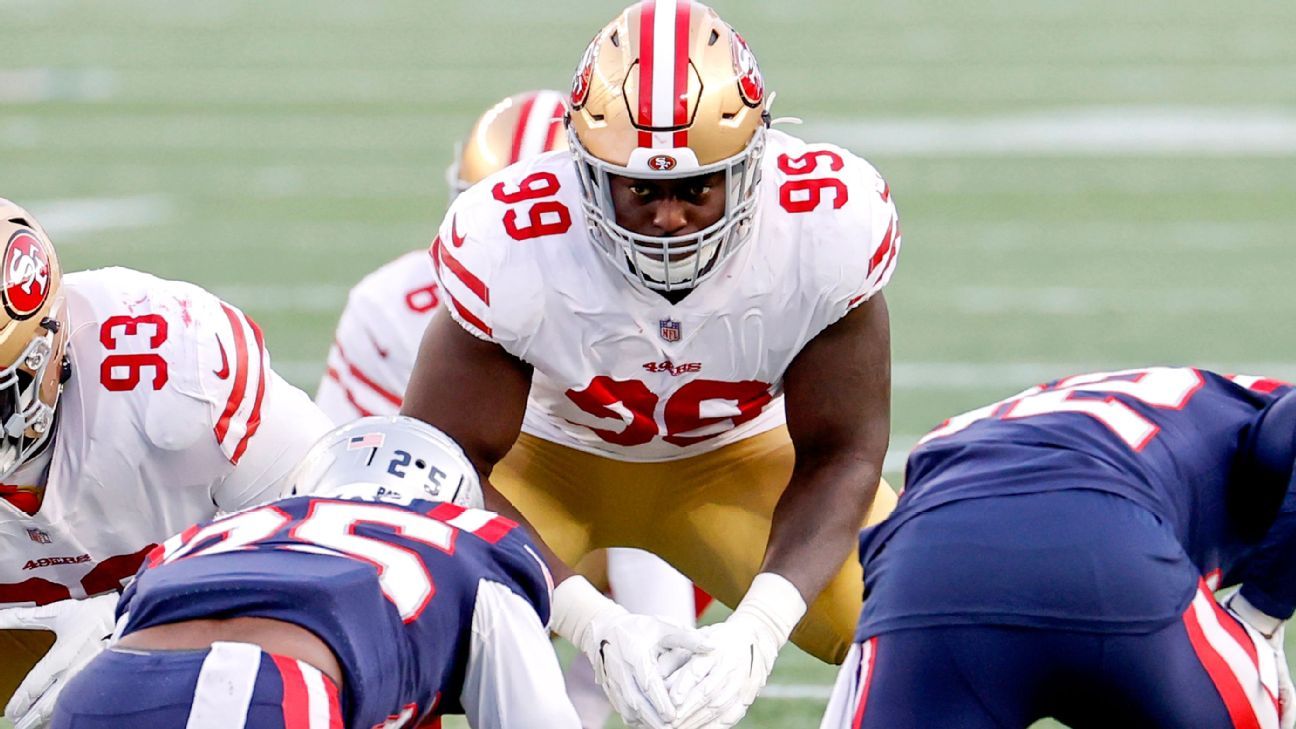 San Francisco 49ers defensive tackle Javon Kinlaw (99) runs onto