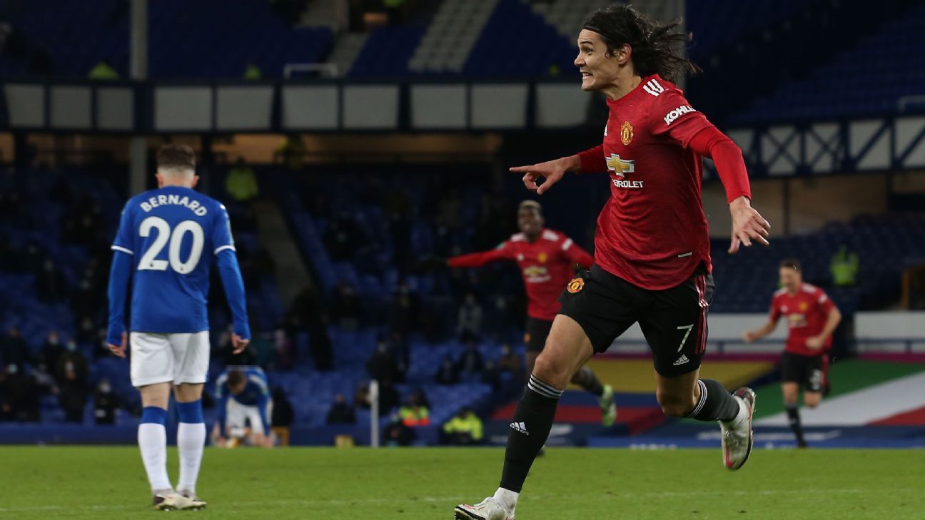 Manchester United vence Everton com gols no fim e avança à semi na Copa