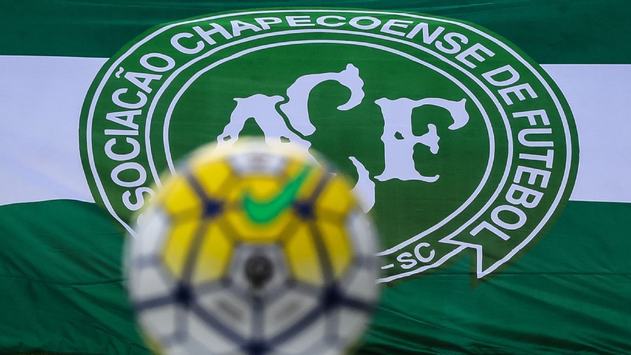 Chapecoense seal title with last-minute Panenka-style penalty in final game - ESPN
