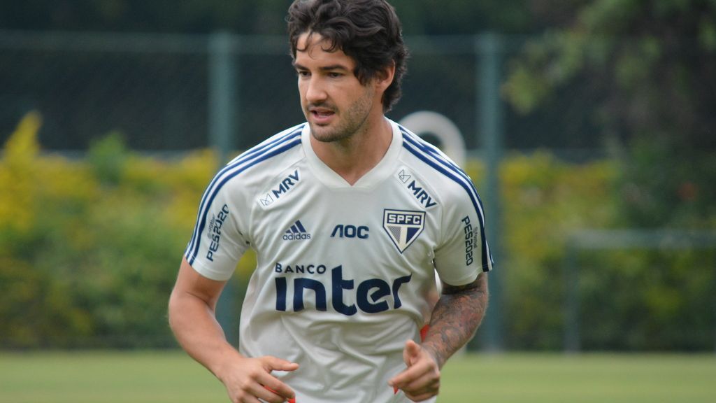 Orlando City confirms the signing of Brazilian Alexandre Pato, who arrives as a free agent