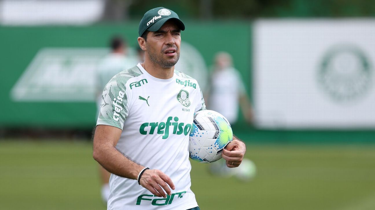Nova formação? Palmeiras atuou com três zagueiros em todos os jogos-treino em 2022