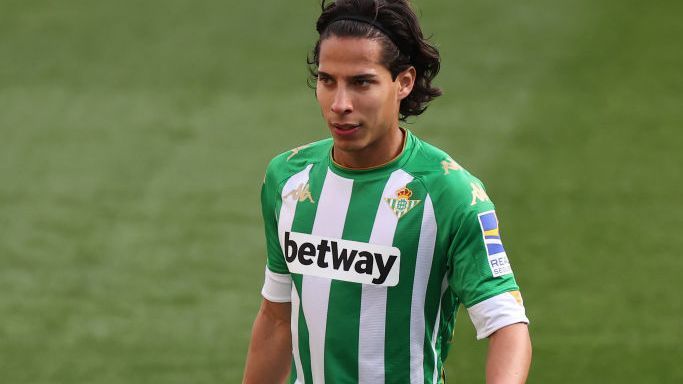 Diego Lainez takes on the tener la confianza de Pellegrini