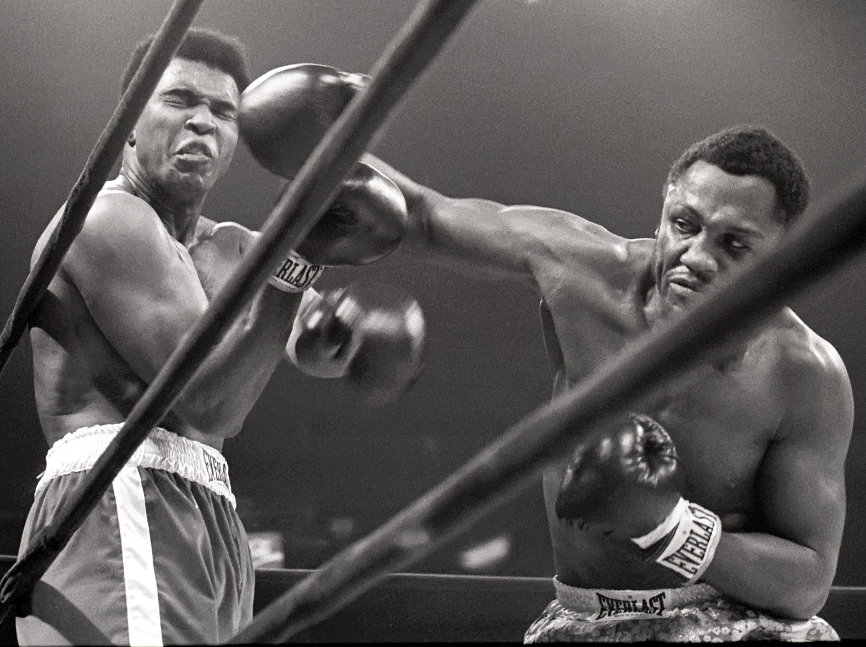Muhammad Ali Joe Frazier Fight Action 10x8 Photo 