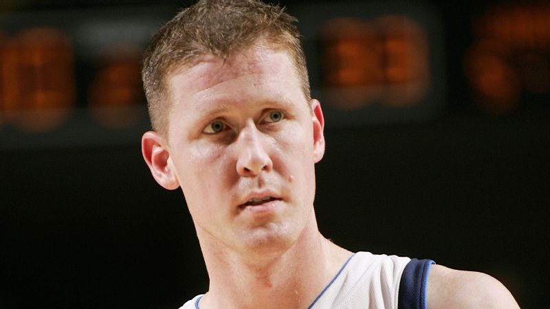 Shawn Bradley, a former NBA center pivot, was paralyzed as a result of a bicycle accident