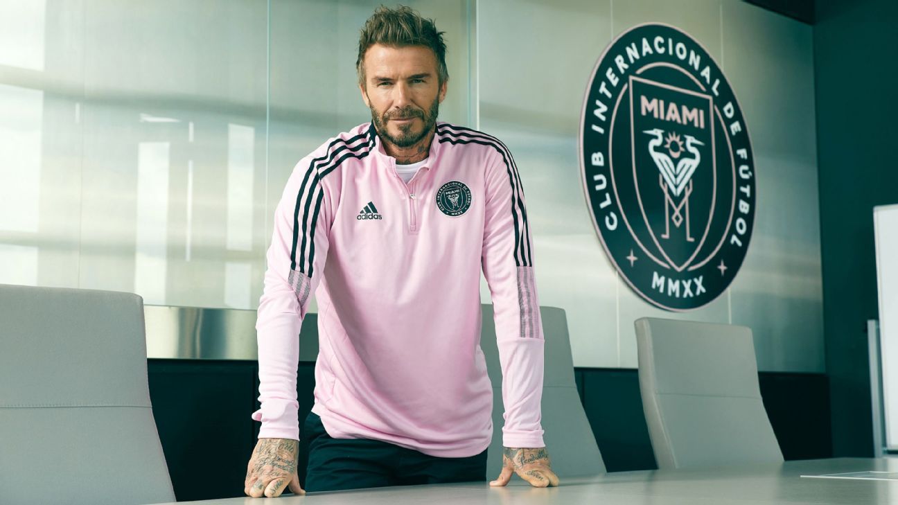 Vintage MLS Adidas LA Galaxy David Beckham Long Sleeve Soccer