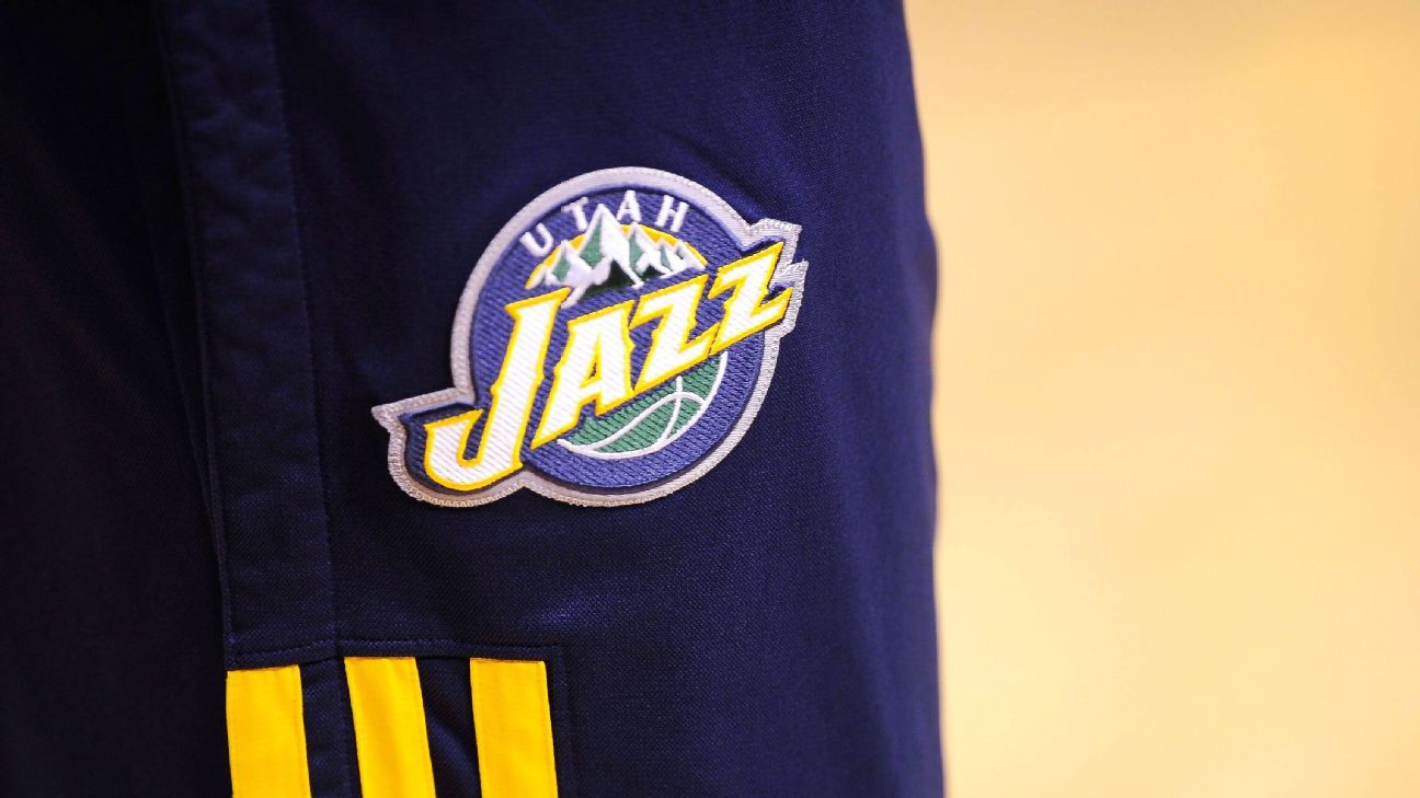 After emergency, Jazz's Donovan Mitchell to resume flying