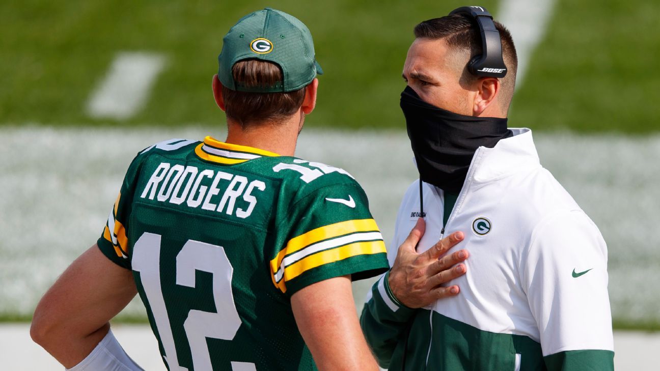 Aaron Rodgers shows off his new Matt LaFleur t-shirt