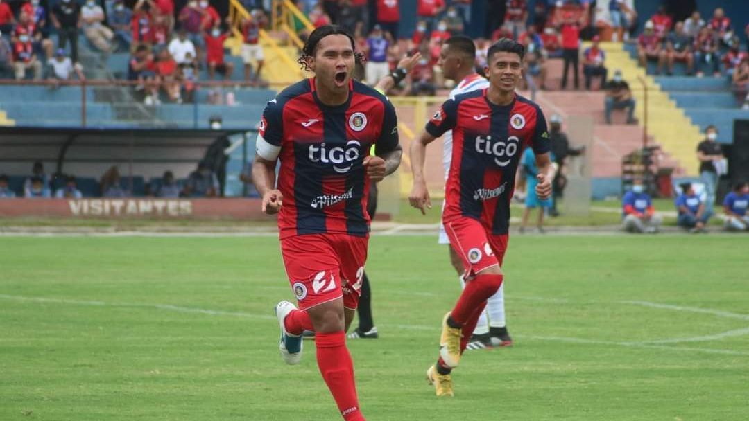 Gullit Peña renace in El Salvador?