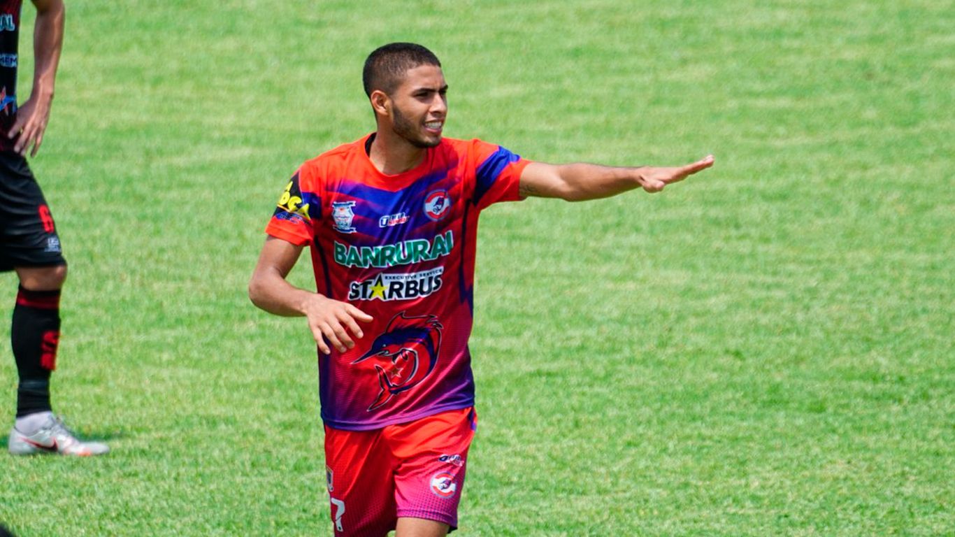 Nelso García: El orgullo de Petén que cumple la promesa a su familia