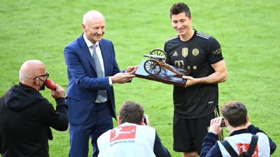 Bayern S Robert Lewandowski Breaks Bundesliga Goals Record 41 Things About The Ultimate Penalty Box Predator Bayern S Robert Lewandowski Breaks Bundesliga Goals Record 41 Things About The Ultimate Penalty Box Predator