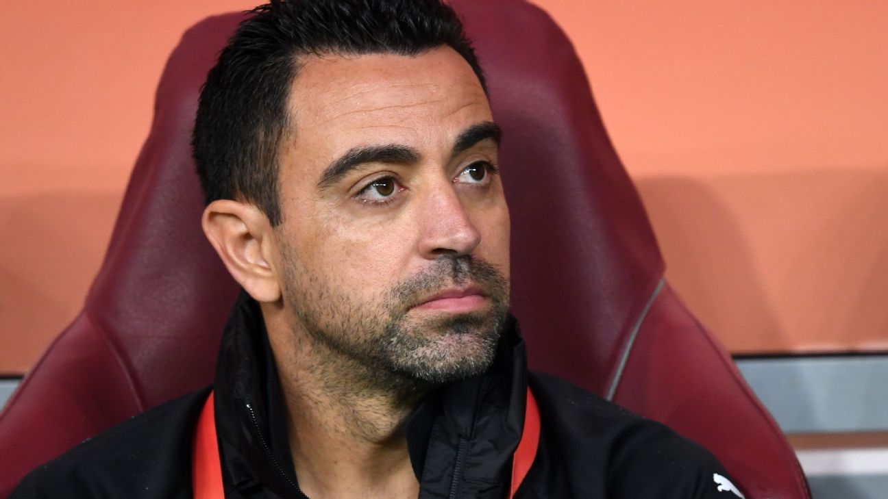 Xavi es el favorito para suceder a Koeman, quien todavía dirigirá al Barcelona ante el Atlético de Madrid