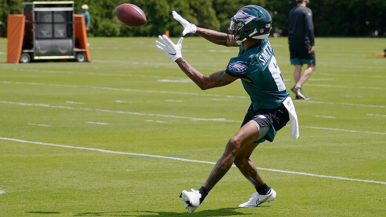 Philadelphia Eagles rookie WR DeVonta Smith set to miss 2-3 weeks with sprained MCL, sources say