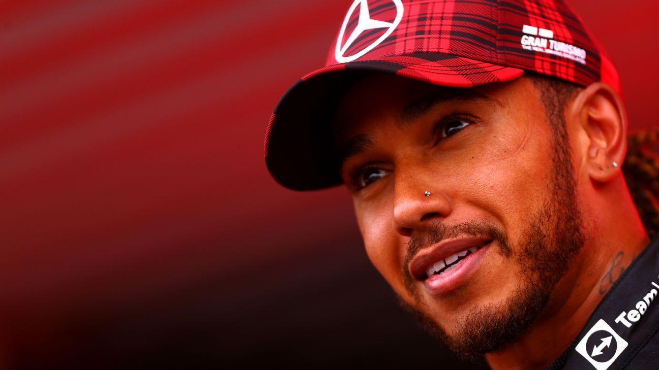 Lewis Hamilton signs two-year deal to stay in F1 with Mercedes