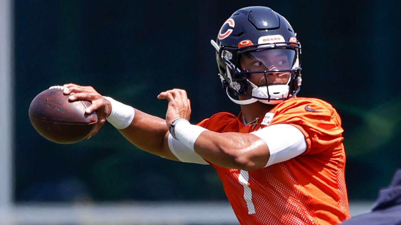 Chicago Bears quarterback Justin Fields signs baby's Bears jersey at  training camp