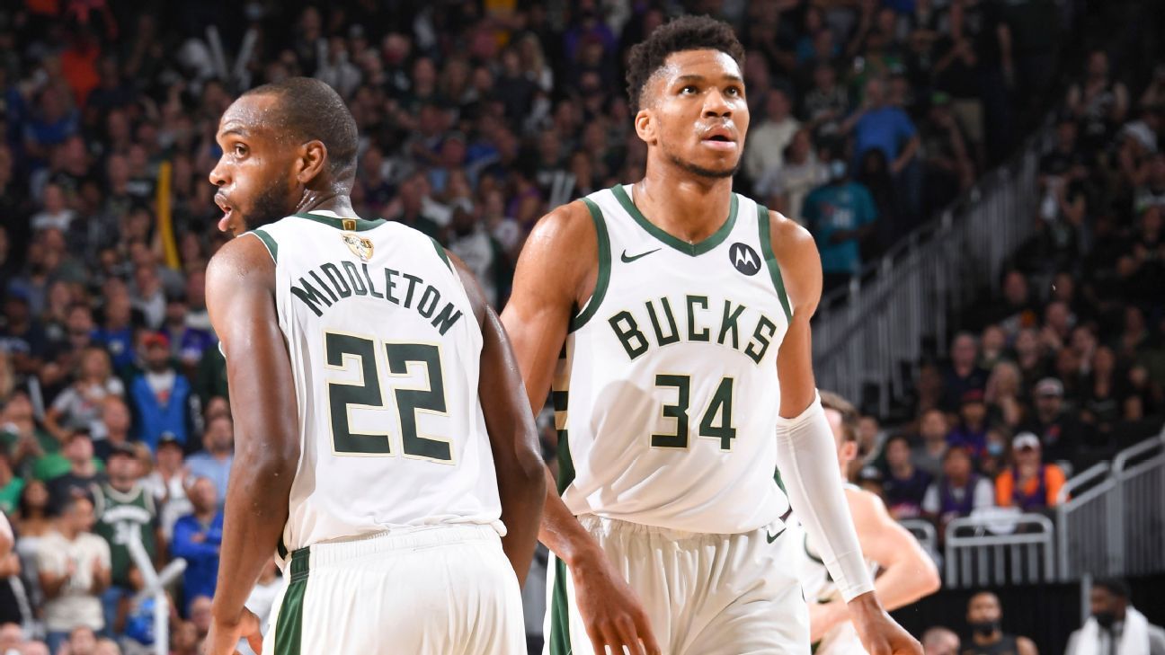 Giannis Antetokounmpo, Khris Middleton lead Bucks' win over Lakers