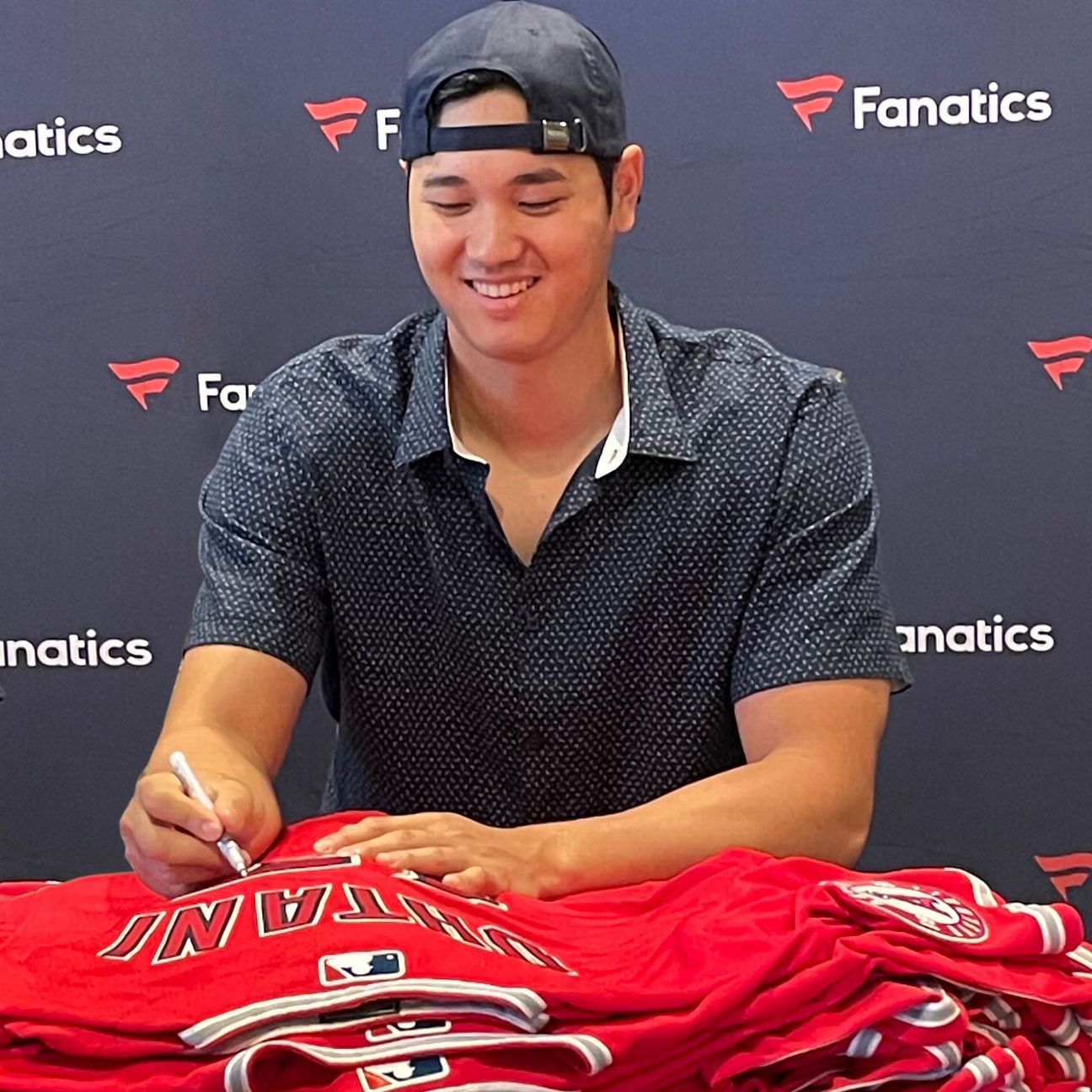 Los Angeles Angels' Shohei Ohtani lands exclusive memorabilia deal with  Fanatics - ESPN