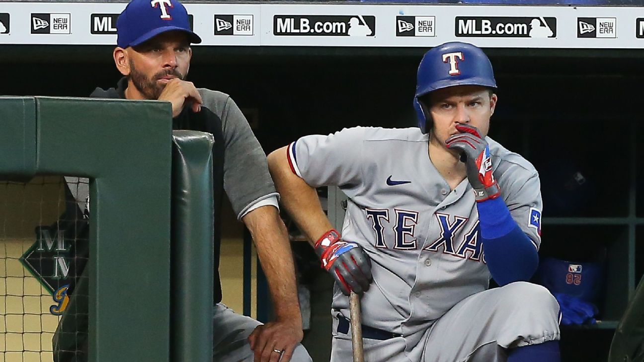 Texas Rangers manager Ted Williams in 1972.  Ted williams, Texas rangers, Texas  rangers players